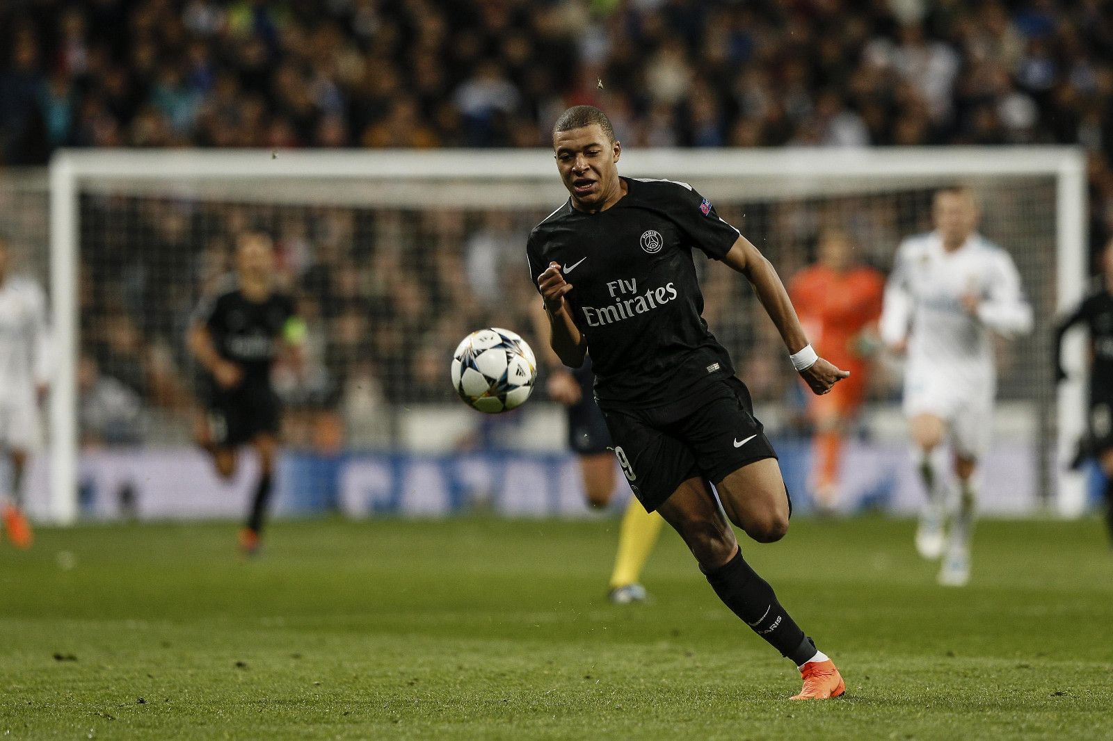 亚冠生死战！布里兰主场绞杀江原FC，8球神锋破局（亚冠生死局！布里兰主场强压江原FC，8球锋霸一锤定音）