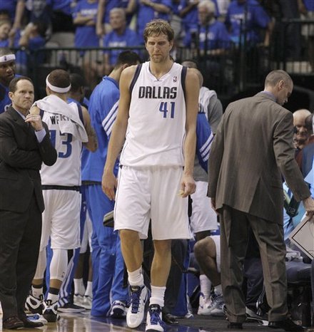 芒特：有一次赖斯躲在床底想要吓我，但他不小心露出了马脚（芒特回忆：赖斯曾躲床底想吓我，却不慎露馅）