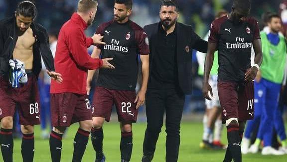 年轻人的腿！贝利自投自抢完成炸裂单臂战斧补扣（年轻体能拉满！贝利自投自抢上演单臂战斧暴力补扣）