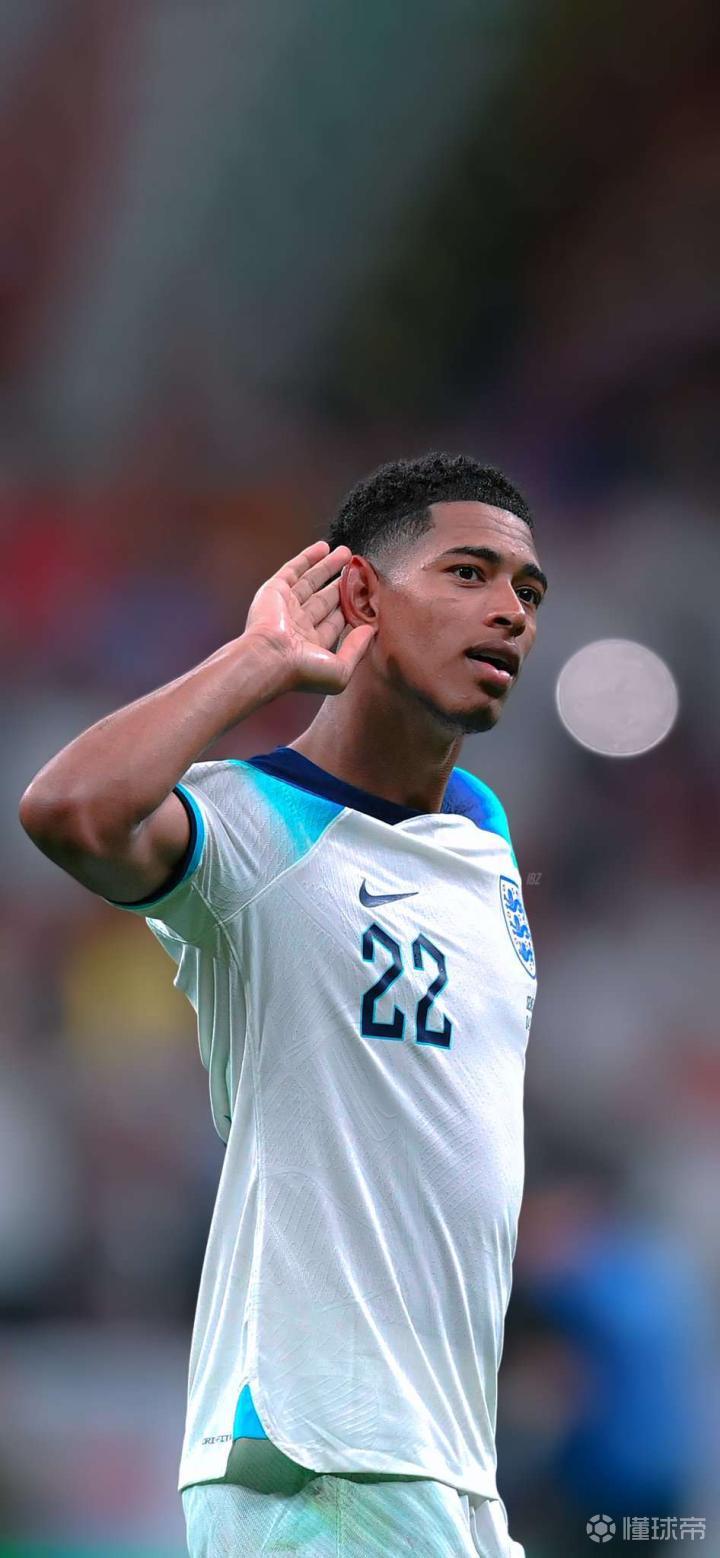 安东尼：孔帕尼夏窗曾给我打电话，但我已与贝蒂斯达成协议（安东尼透露：夏窗曾接孔帕尼来电，但已先与贝蒂斯谈妥）