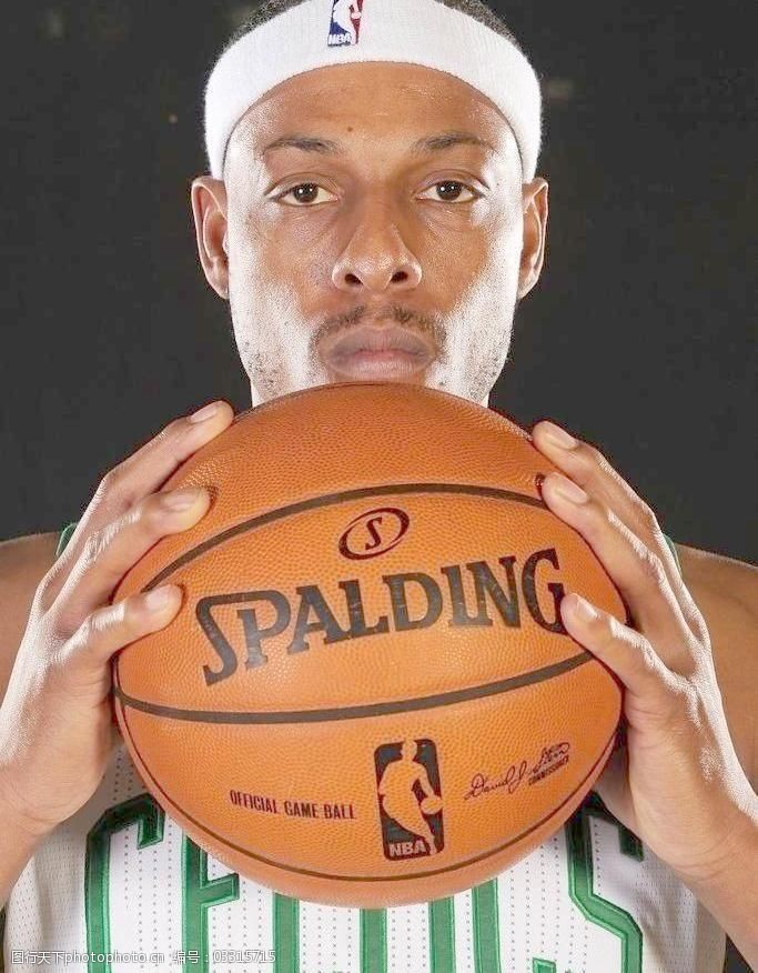 足球这项运动陪伴了我整个初高中，今天我十八岁了，...（从初高中到十八岁，足球一直在我身边…）