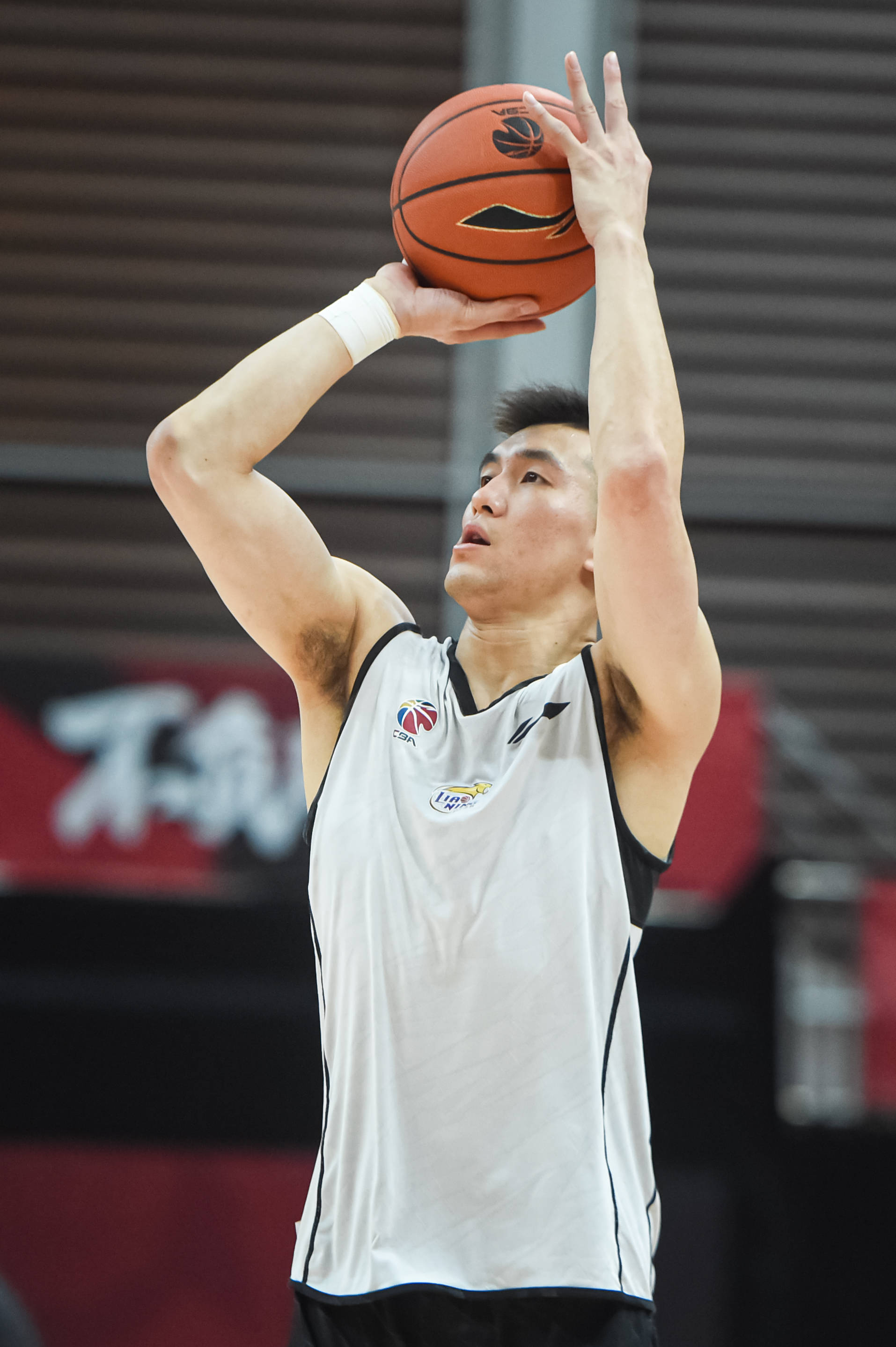 纳帅：尊重马扎加入阿尔及利亚，但选择国家队应出于自豪感（纳帅：理解马扎加盟阿尔及利亚，但代表国家队应源自荣誉感）