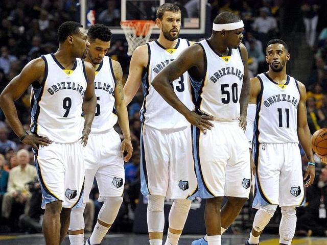 法尔克：拜仁不着急推进诺伊尔续约，打算在他40岁生日前后谈（法尔克：拜仁暂不急于与诺伊尔续约，预计将于其40岁生日前后商谈）