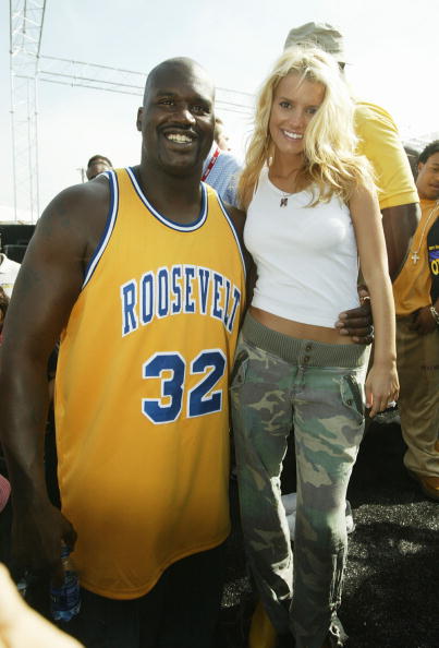 欧联2-1，54岁埃梅里率队2连胜，26岁荷兰悍将梅开二度（欧联2-1！54岁埃梅里率队豪取两连胜，26岁荷兰悍将独中两元）