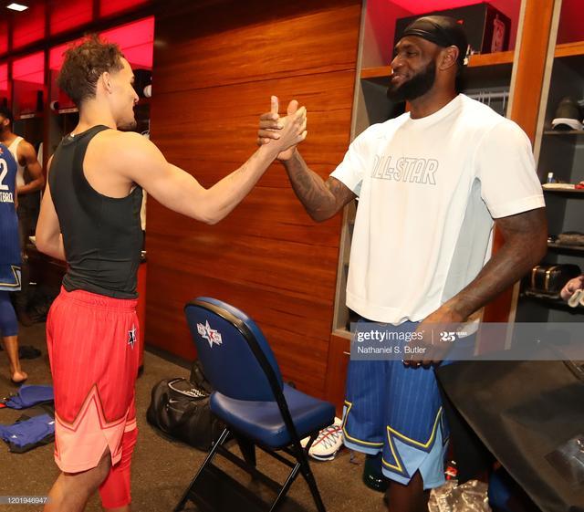 文班：马刺当前实力不及雷霆，期待未来能与其分庭抗礼（文班：马刺现阶段不及雷霆，期望日后能与其旗鼓相当）