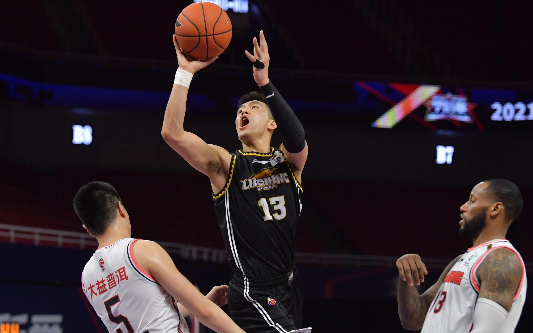 意甲知名评论员：亚沙里是全能型中场，我希望看到莫德里奇、拉比奥特与亚沙里组成中场（意甲名嘴称亚沙里全能，期待与莫德里奇、拉比奥特携手组成中场）