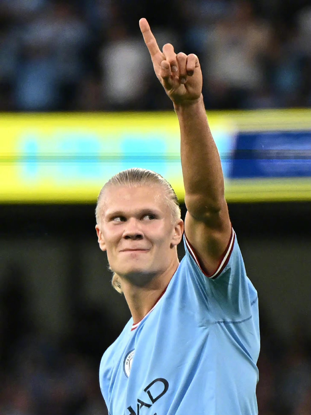 荷兰足协及所有荷兰俱乐部发布声明：呼吁对闹事球迷提起诉讼（荷兰足协与各俱乐部发联合声明：呼吁依法起诉闹事球迷）